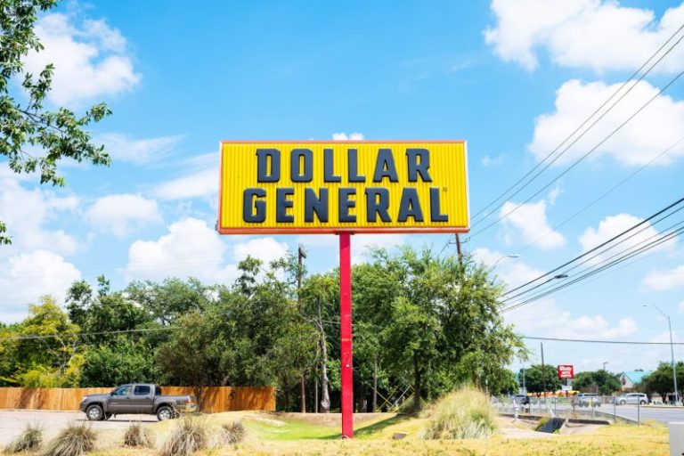 Dollar General is shaking off tariff fears and winning over higher-income consumers